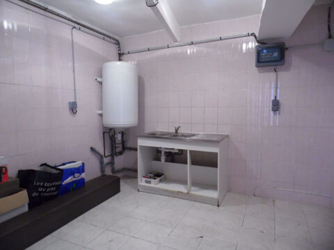   A LOUER LOCAL COMMERCIAL DE 50 M² A DOUE LA FONTAINE 