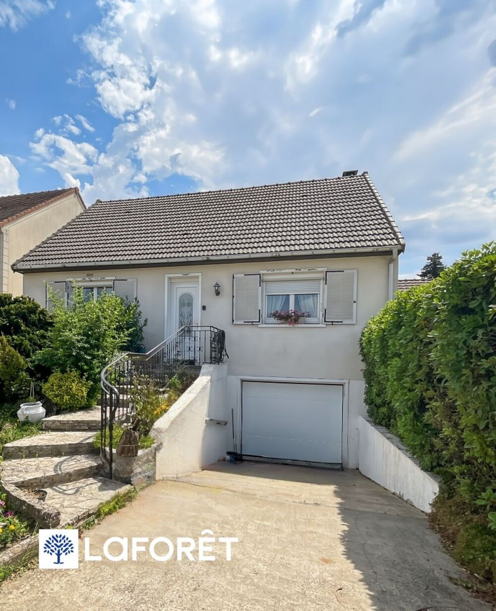 Maison 5 pièces 113 m² · à Sainte Genevieve des Bois · 113 m² · 327 060 €