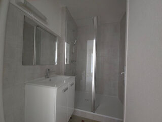  Appartement à louer 3 pièces 64 m²