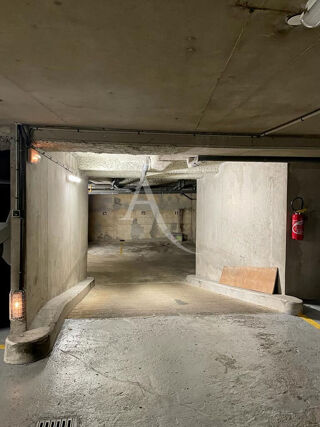  Parking / Garage � louer 