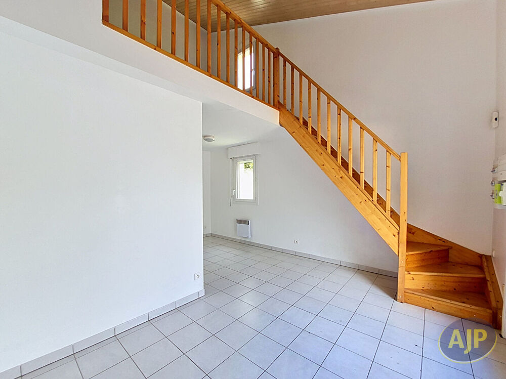 Vente Maison À vendre, Maison avec mezzanine et terrasse, Bourg-sous-la-Roche La roche sur yon