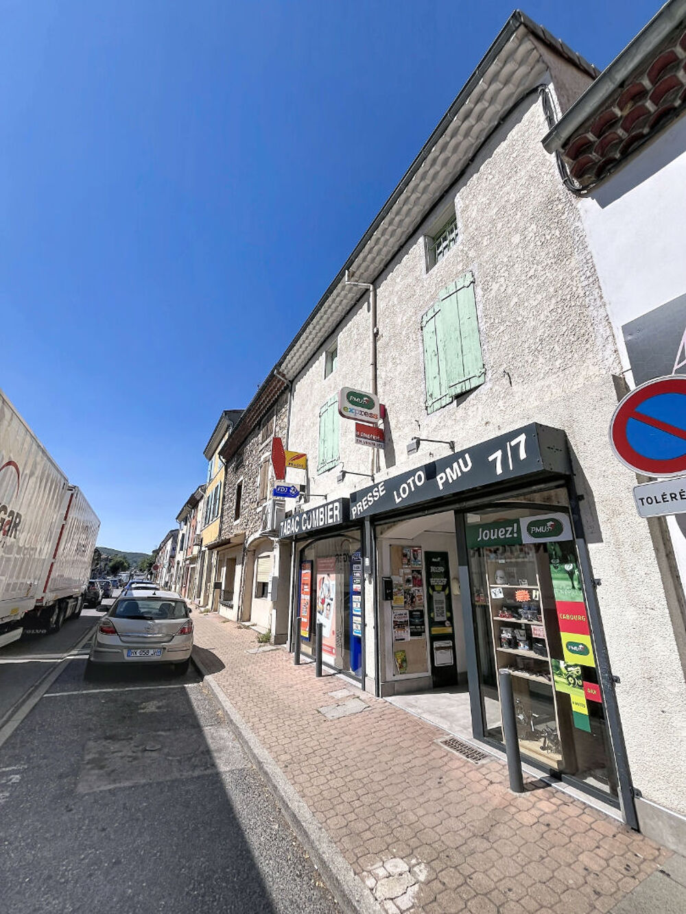 Vente Immeuble LIVRON SUR DROME, immeuble de rapport, commerce, appartement et surface a aménager, bonne rentabilité. Livron sur drome