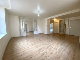  Appartement à louer 4 pièces 121 m²