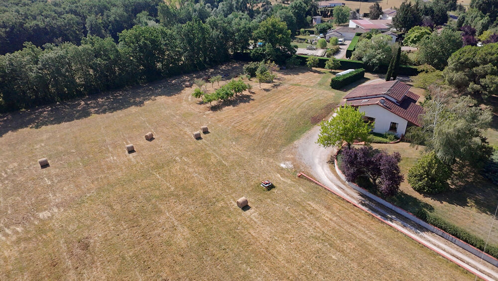 Grand pavillon sur 1,5 hectares à Caussade