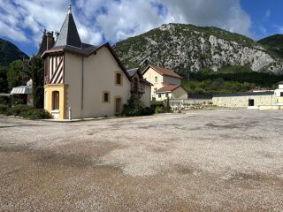  Villa à vendre 15 + pièces 1000 m²