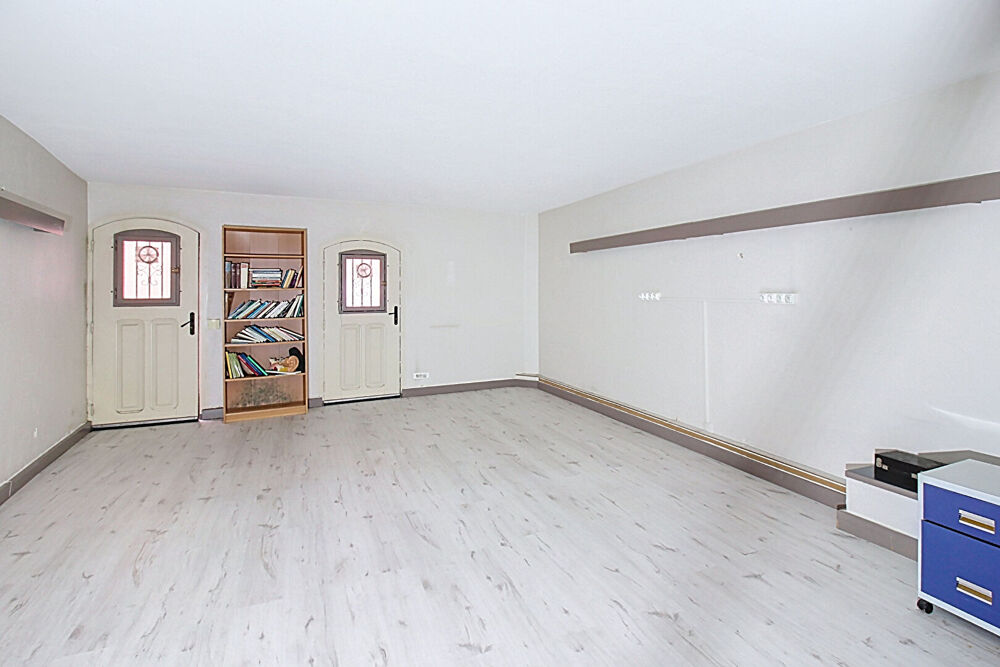   À VENDRE EN EXCLUSIVITÉ - Local de 158 m² à TRANS EN PROVENCE 