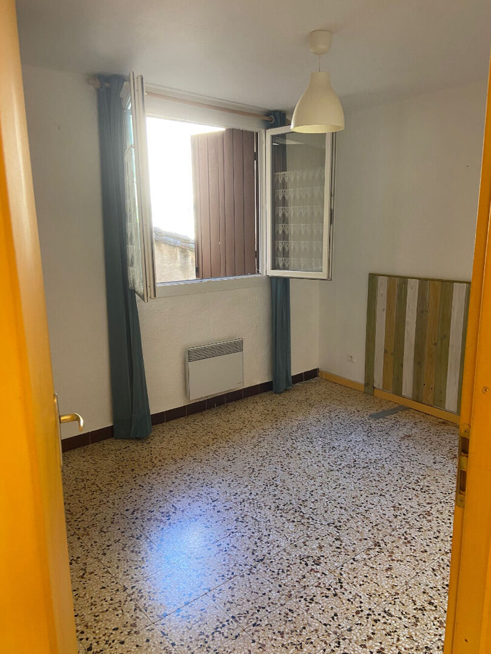 Vente Immeuble 34 AVENE STATION THERMALE VENDS IMMEUBLE DE 2 ETAGES + 1 LOCAL COMMERCIAL Avene