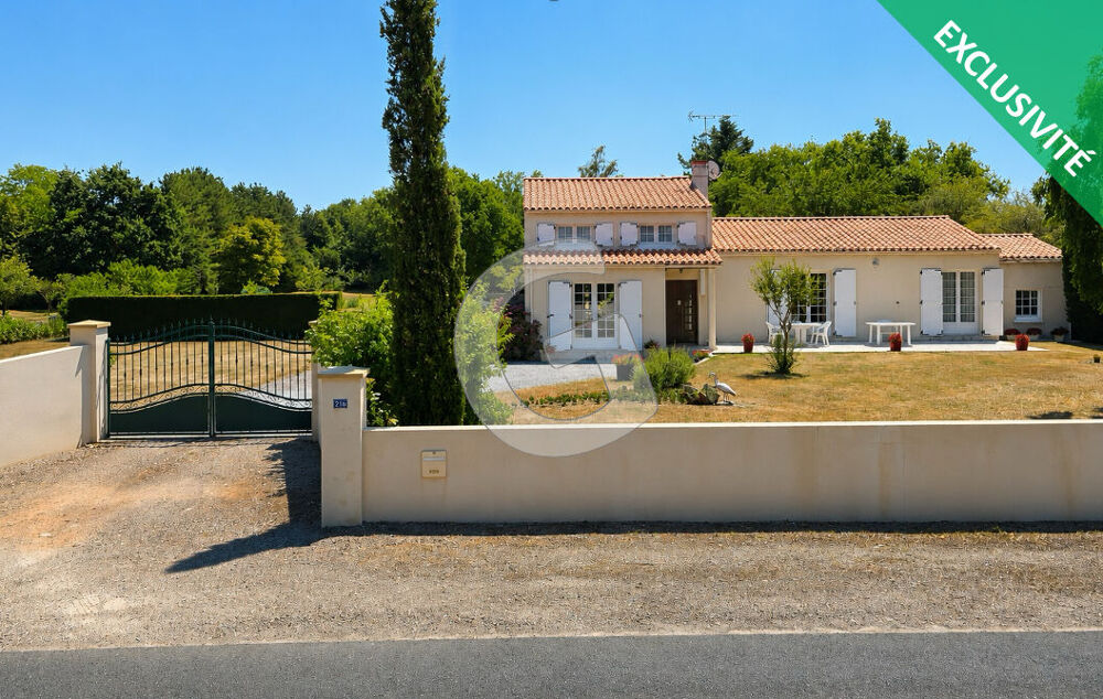 Maison 7 pièces 142 m² · à Poiroux · 142 m² · 342 600 €