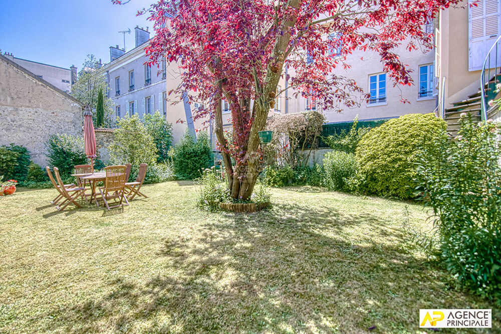 Vente Appartement Versailles Notre-Dame Appartement 124.27 m² carrez traversant sud nord situé au 1er étage d'un très bel immeuble 18ème avec jard Versailles