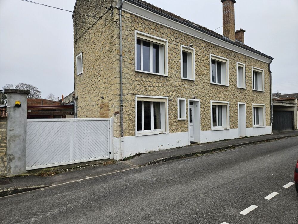 Grande maison proche du centre ville de Fismes.