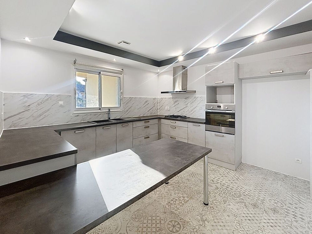 Vente Maison Villa T4 d'environ 140 m² habitable avec un sous sol complet sur une parcelle de plus de 870 m². Montauban