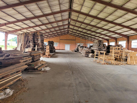   Hangar ouvert de 2116 m² 