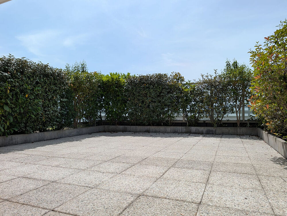 APPARTEMENT 4 PIÈCES DE 75 m² AVEC TERRASSE DE 48 m²
