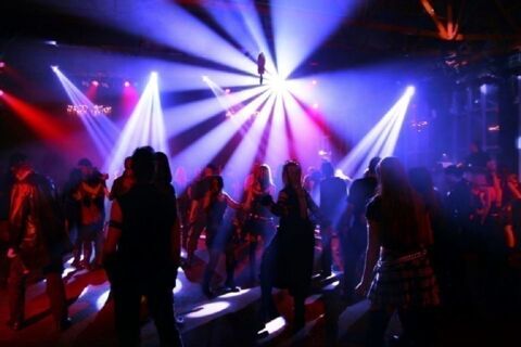DISCOTHEQUE - 600M² - PARKING 265000 29610 Plouigneau