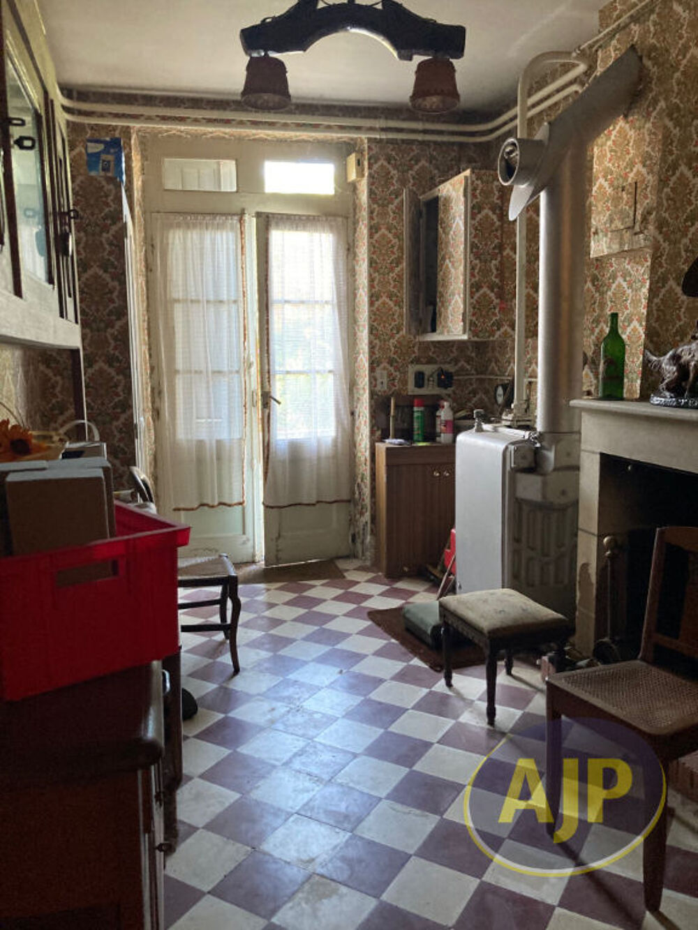 Exceptionnel, maison de 160m2 plein centre avec dépendance grange, atelier et jardin sur Cissac Médoc