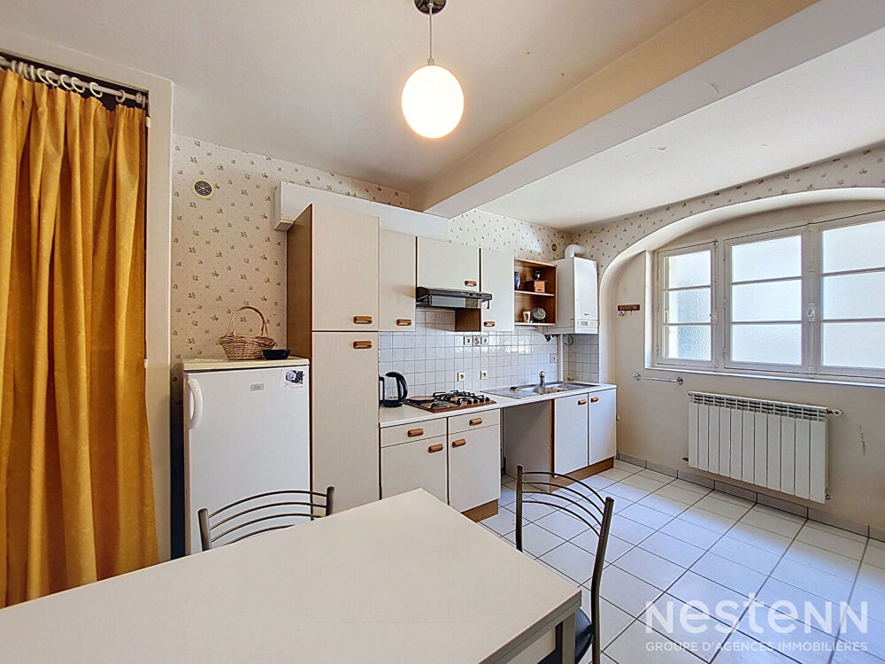 A Vendre Maison en pierre de 118m² avec quatre pièces et terrasse couverte à Condom