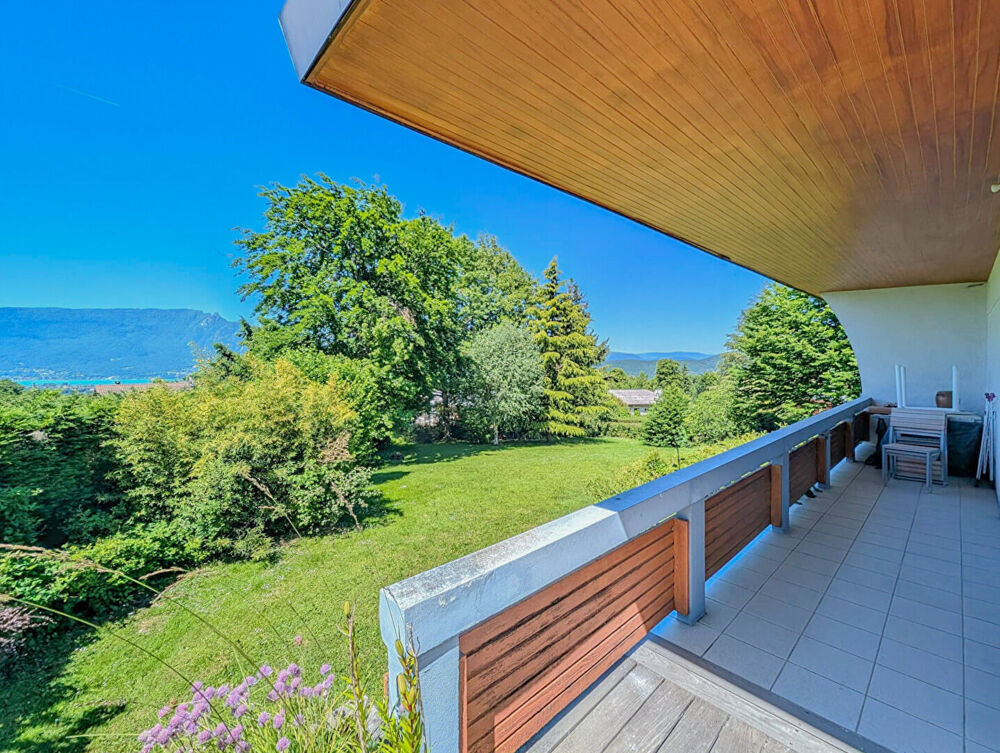 Maison d'architecte avec vue sur le lac à Pugny-Chatenod