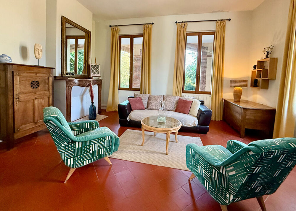 HAUTE-GARONNE - près de Toulouse - Manoir du XVIIe siècle avec maison d'amis, piscine et potentiel de revenus .