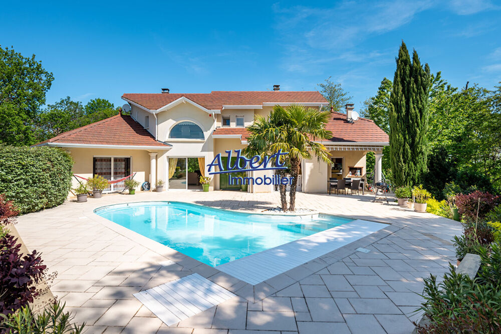 Maison 255 m2 8000 m2 de terrain