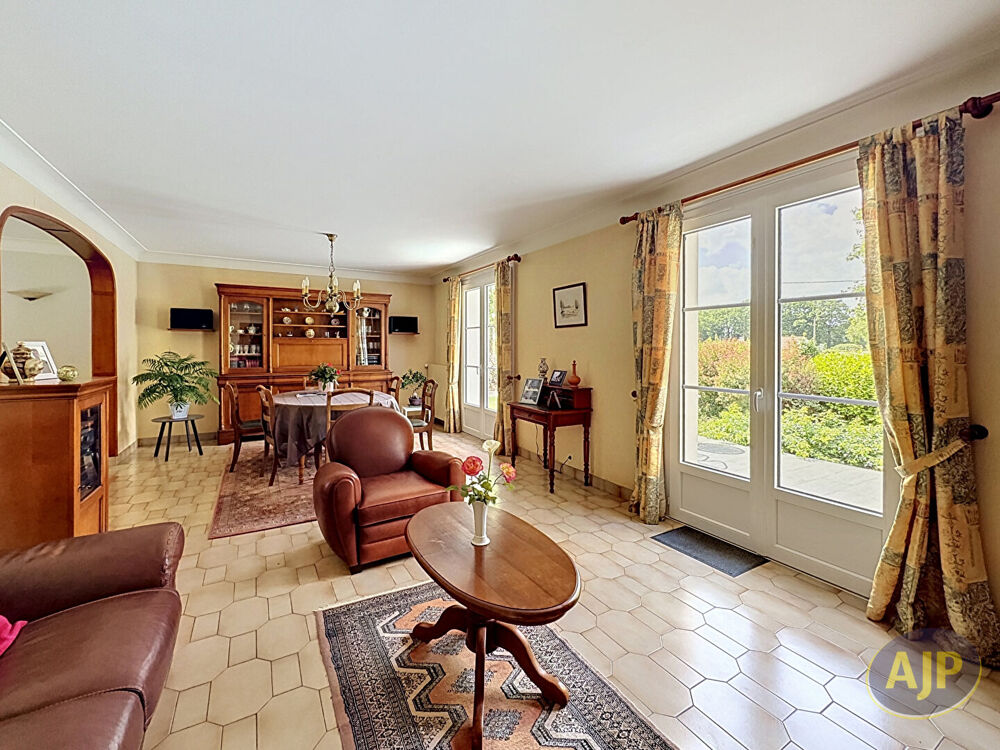 Maison 5 pièces 127 m² sur 1935 m² de terrain divisible.