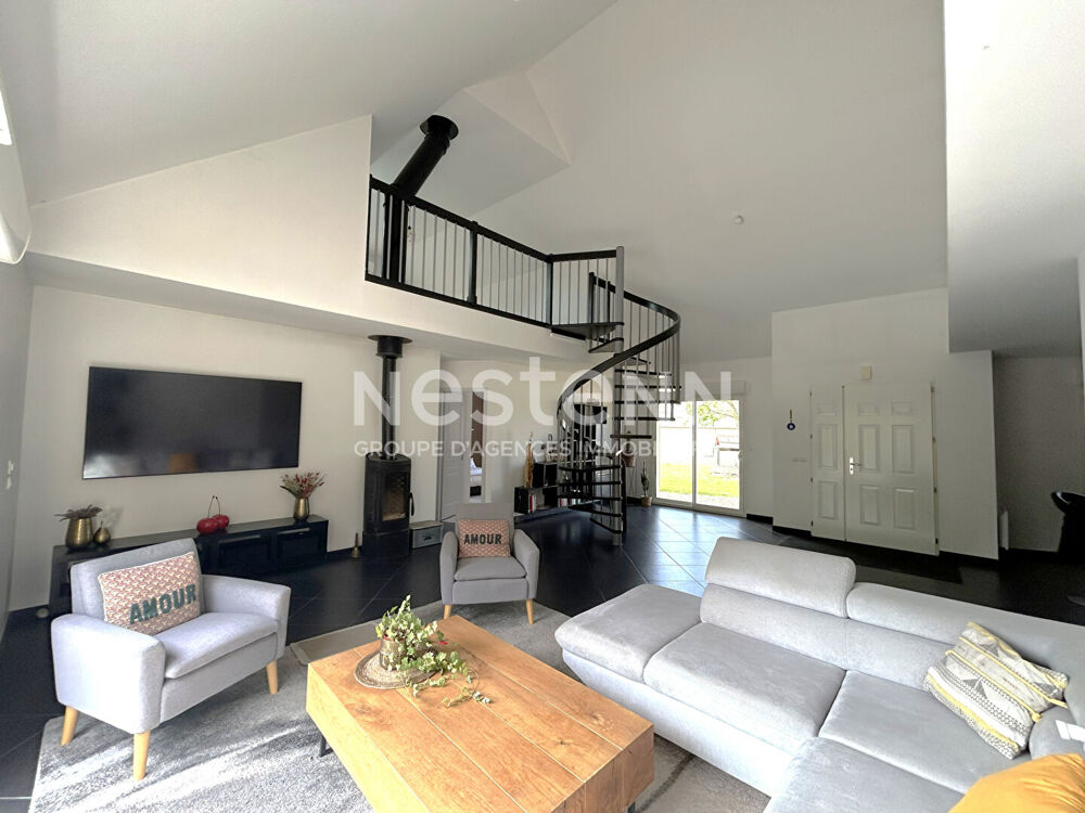 Maison contemporaine 3 chambres et une mezzanine sans travaux avec garage et piscine