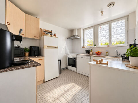   COMMEQUIERS- Immeuble à usage commercial et d'habitation ? 260 m² 