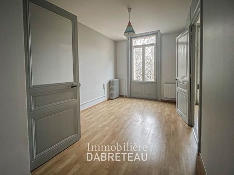  Appartement � louer 4 pi�ces 131 m�