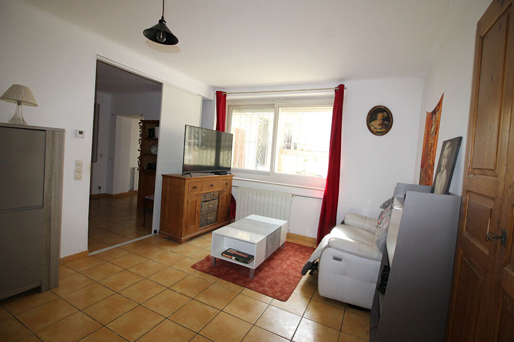 NIMES Proche centre ville et Facultés P2 bis de 56.87 m2 en RDC donnant sur une cour plein SUD.