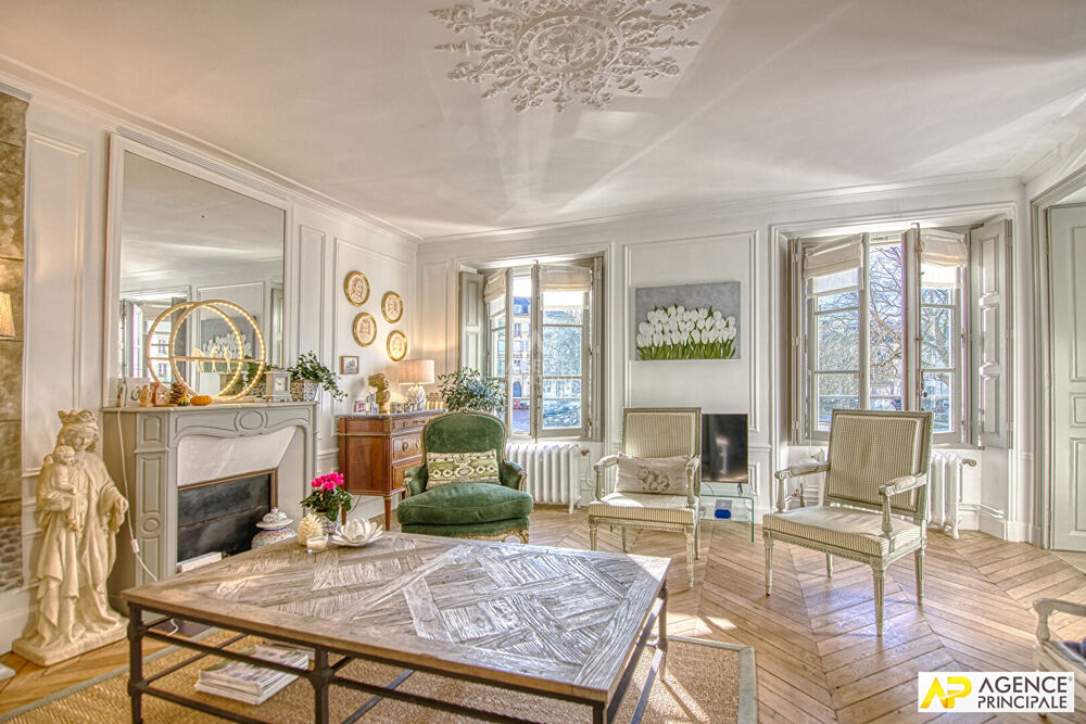 Vente Appartement Versailles Notre Dame Place Hoche -  Appartement 6 pièces 152.94m² au sol (150.69m² carrez)  situé au premier étage Versailles