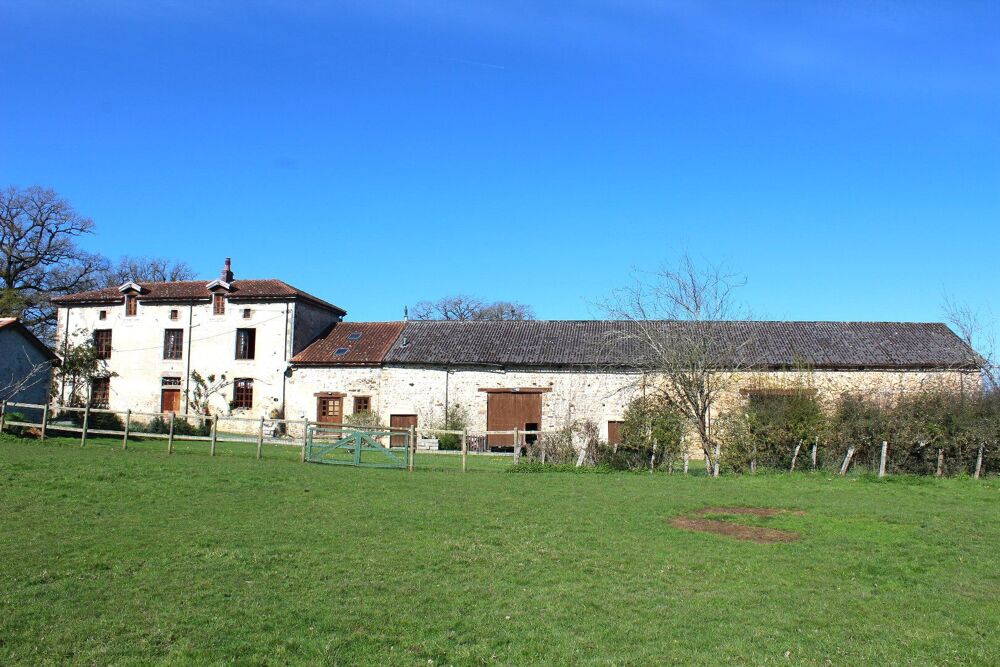 Vente Villa Maison de 6 chambres avec gîte de 2 chambres, 14 hectares de pâturages et bois Bussiere poitevine