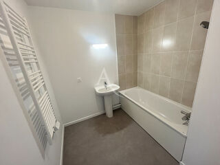  Appartement à louer 4 pièces 92 m²