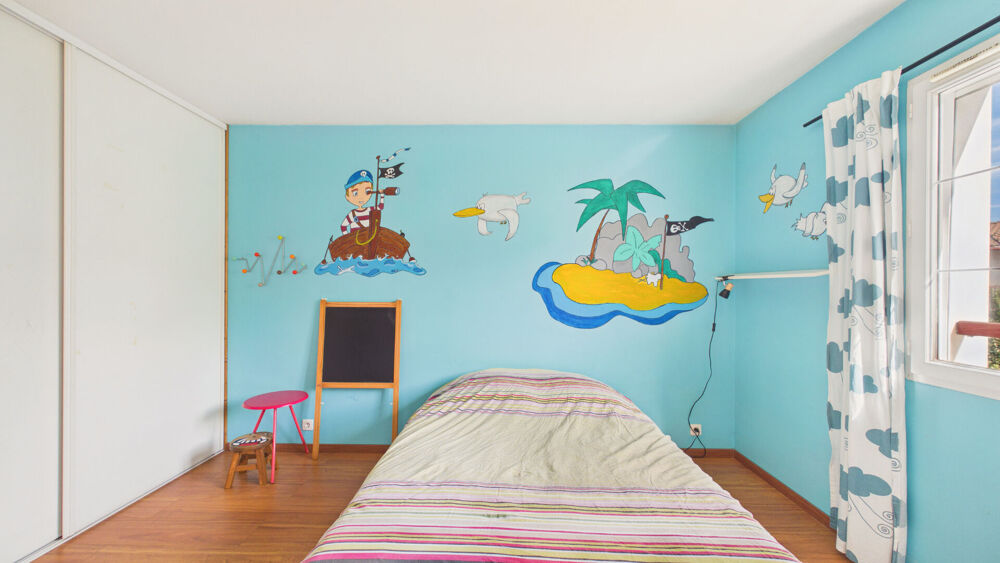 Vente Maison LARRESSORE - Maison familiale 4 chambres avec piscine et garage Larressore