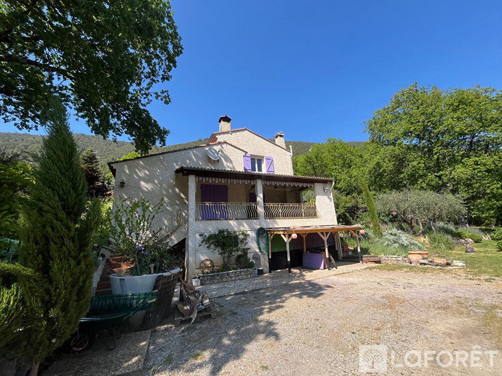 Maison Roquesteron 128.6 m2, atelier, garage, cave et jardin