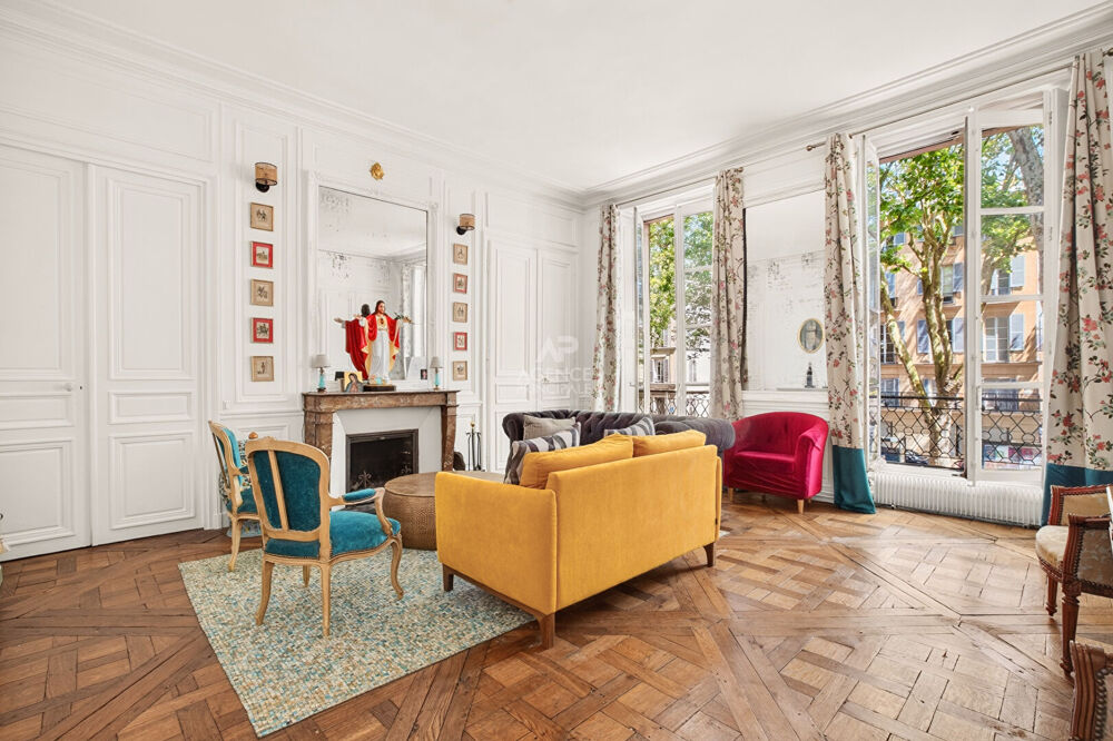 Vente Appartement Versailles Notre-Dame Appartement 6 pièces 154 m² carrez situé au 1er étage avec terrasse (unique), chambre de service de 13 m² Versailles