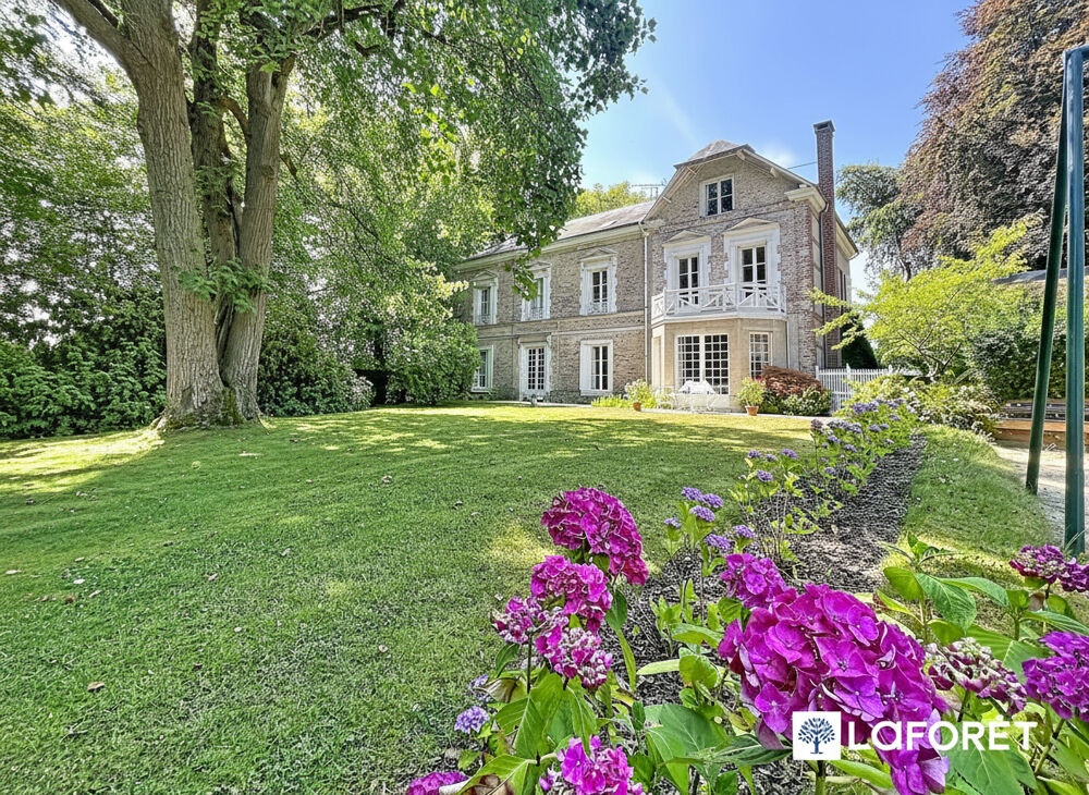 Vente Villa Superbe propriété avec deux maisons de caractère, dépendances et parc arboré de plus de 16 000 m² Bolbec
