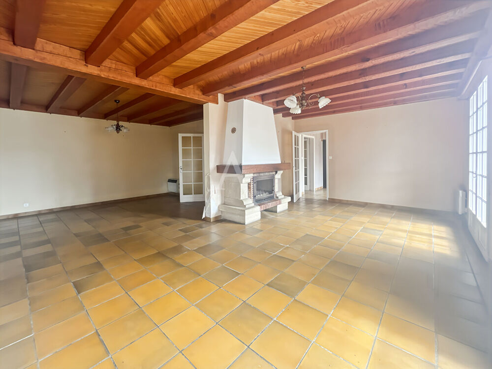 Vente Maison Maison de 184 m² à rénover avec studio indépendant et garage triple Challans