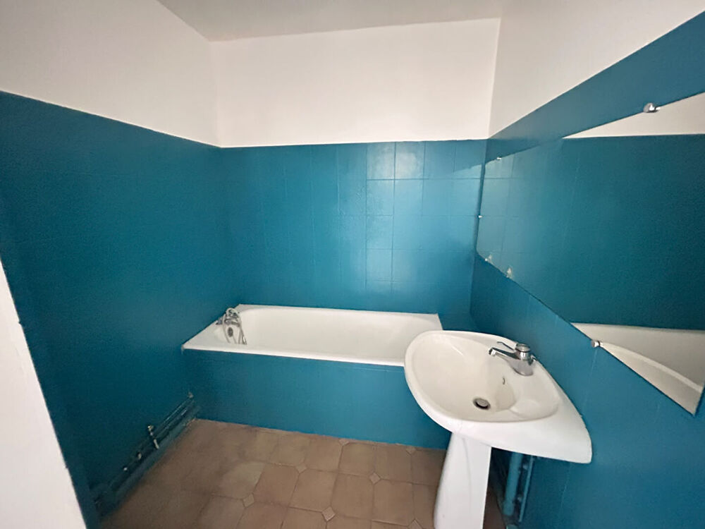 Location Appartement Appartement 4 pièces à louer à Meaux - Confort et tranquillité au 4ème étage Meaux