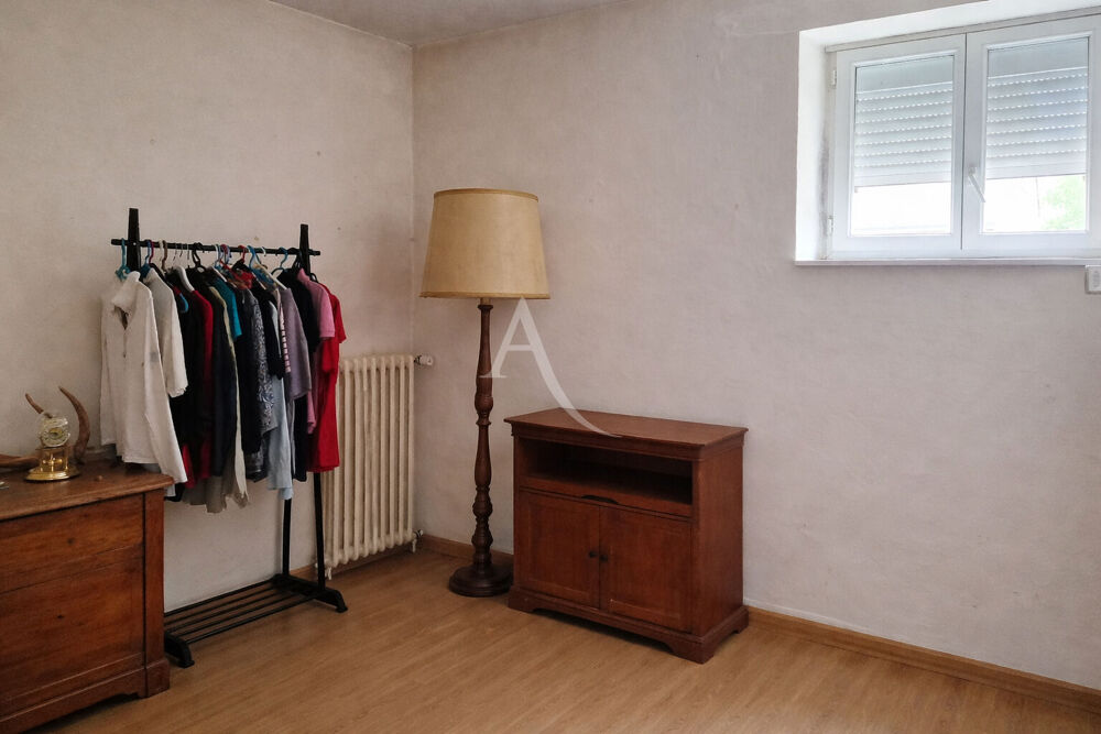 Immeuble de 204 m2 - Idéal investisseurs.