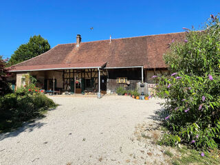 Maison 5 pièces 150 m² · à Saint-Germain-du-Bois · 150 m² · 228 000 €