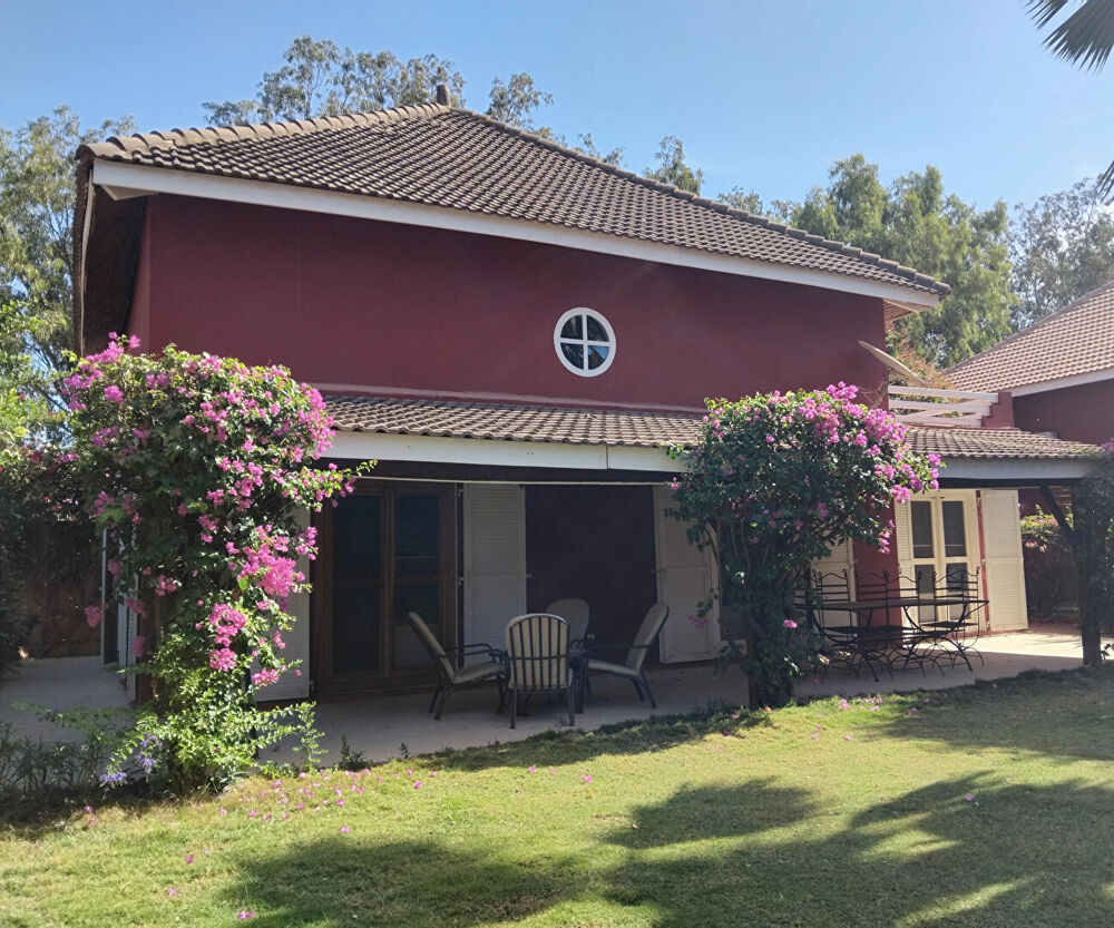 Location Maison VILLA 4 CHAMBRES AVEC JARDIN SITUEE DANS UNE RÉSIDENCE PIEDS DANS L'EAU AVEC PISCINE COMMUNE ET BELLE PLAGE PRIVEE Saly (Senegal)