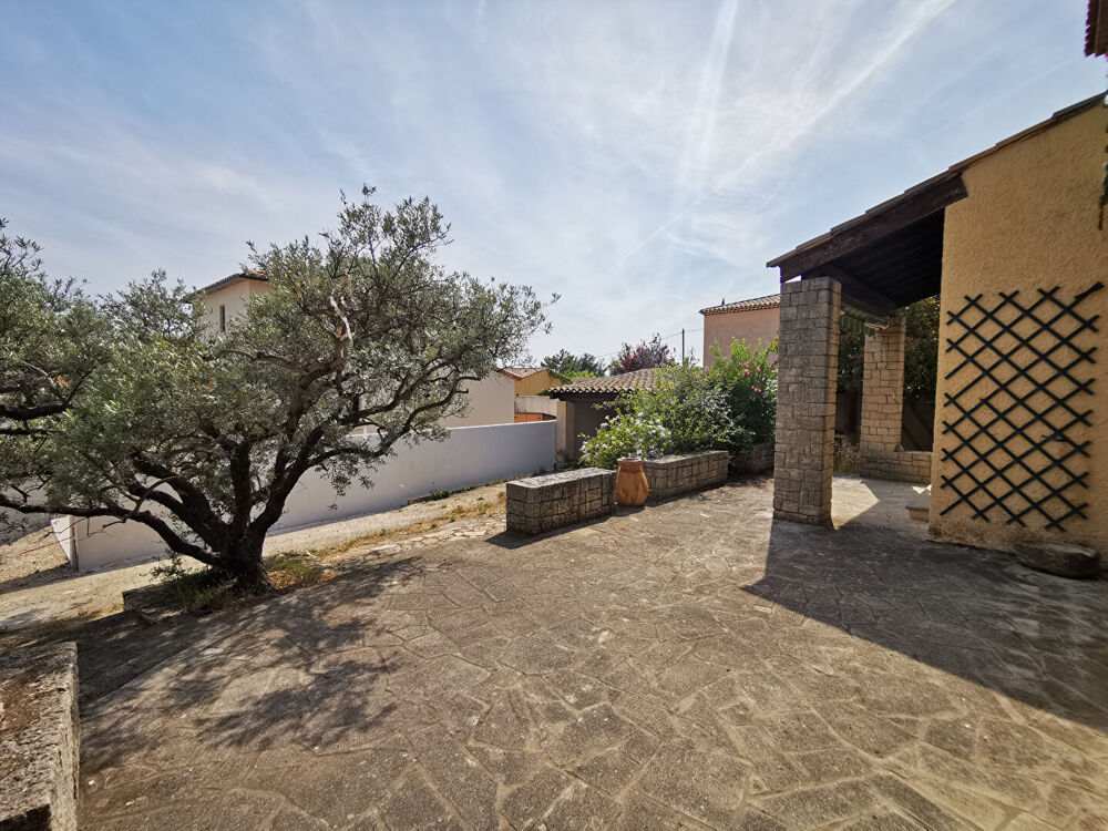 MAISON TRADITIONNELLE T5 (CONSTRUITE EN 1973) DE 138 m² SUR UN TERRAIN DE 1 003 m2