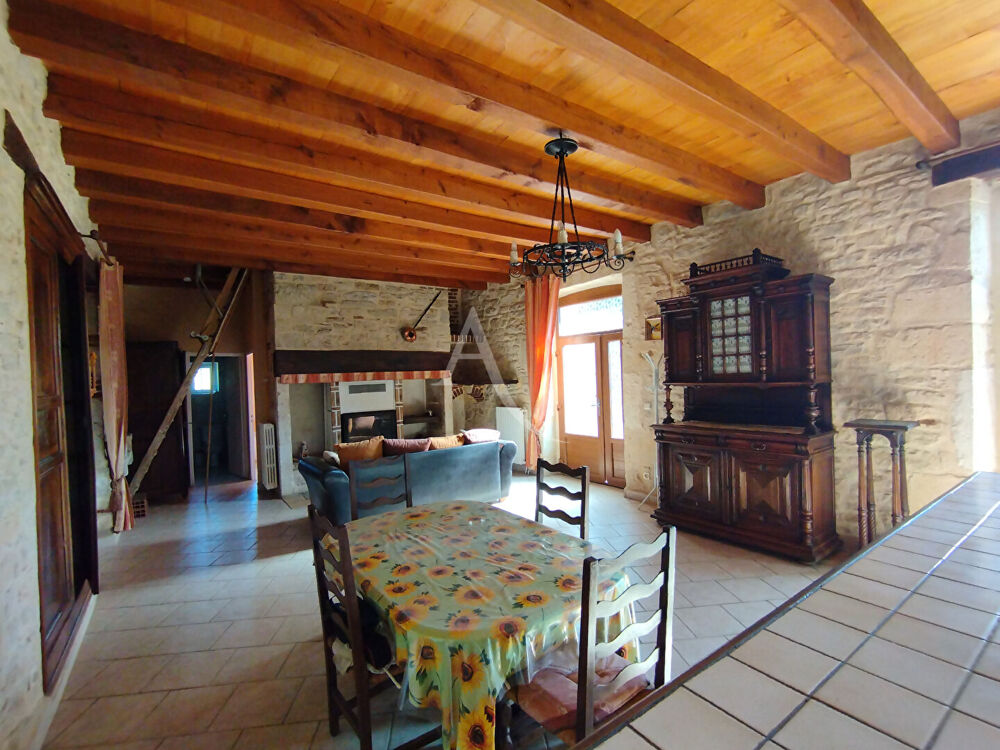 Ensemble de 2 maisons, 140 m2 + granges + prairies sur 8000m²