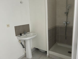  Appartement à louer 4 pièces 74 m²