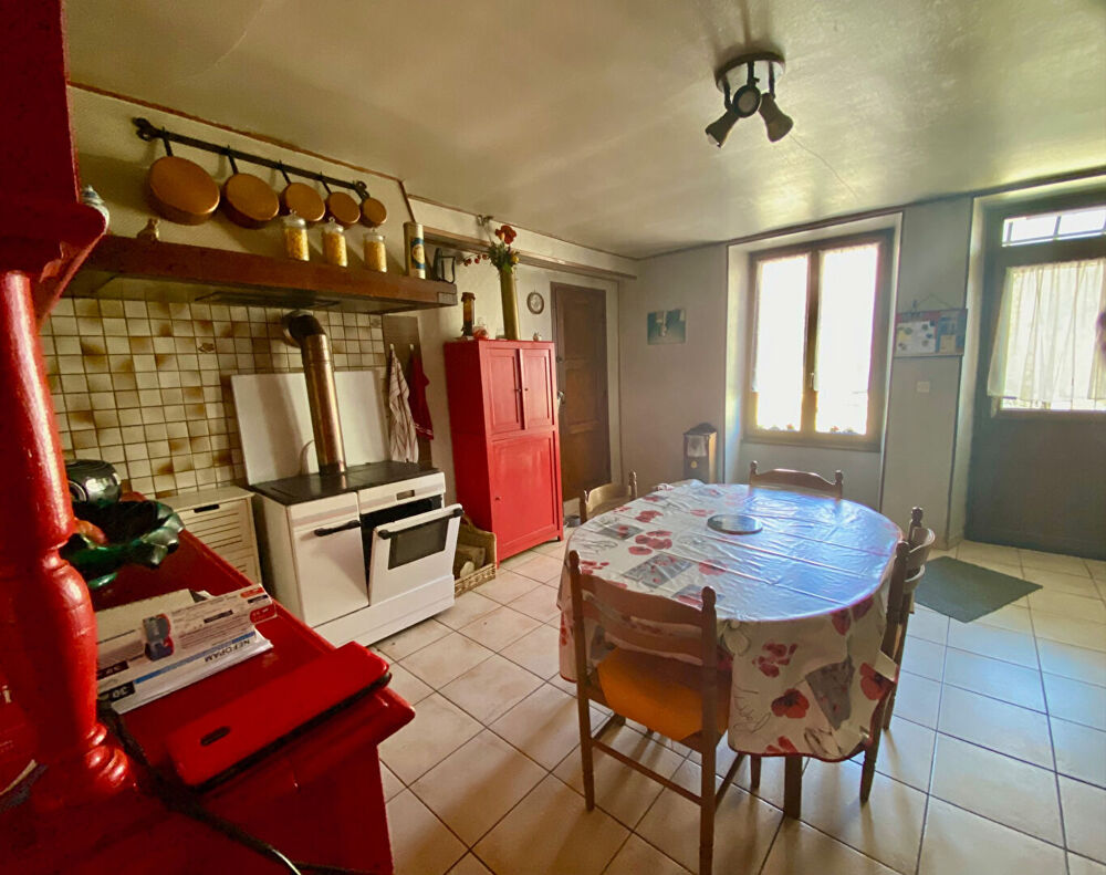 Vente Maison Maison  ancienne 6 pièce(s) 125 m2 avec hangar et 2 garages Mont notre dame