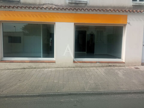 CHALLANS CENTRE VILLE Local commercial 80 m&sup2; 900 85300 Challans