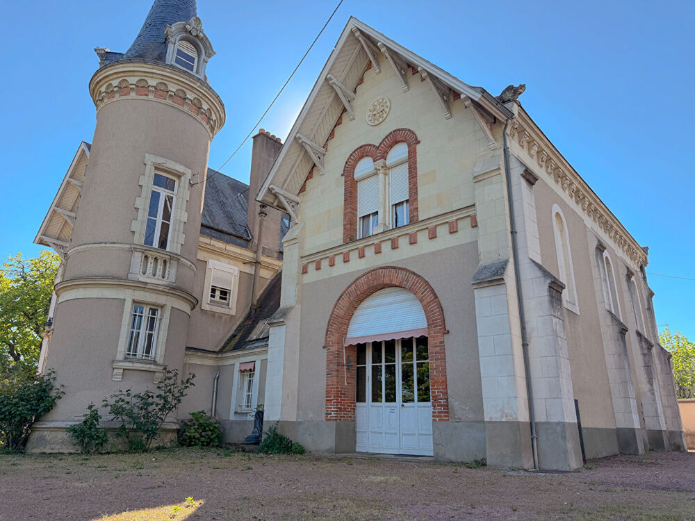Vente Villa Château de caractère à Angers, 7 chambres, chapelle privée, pavillon indépendant, garages et parc de 3 260 m². Angers