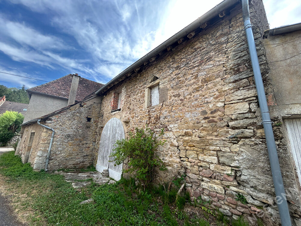 Maison en pierre à fort potentiel au coeur du Couchois sur terrain clos de 780 m²