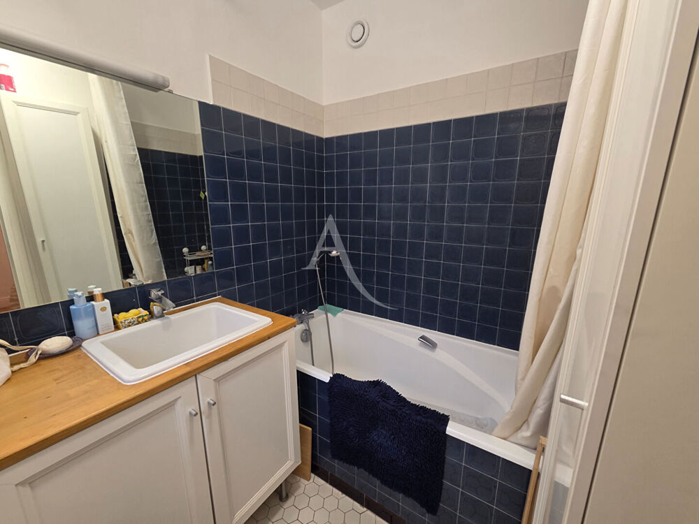 Vente Appartement VIAGER LIBRE PAR DAME DE 63 ANS Paris 17