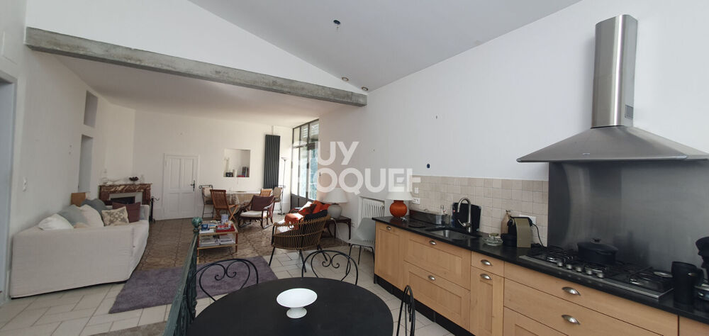 Maison d'exception avec garages, cave, local indépendant et parc arboré