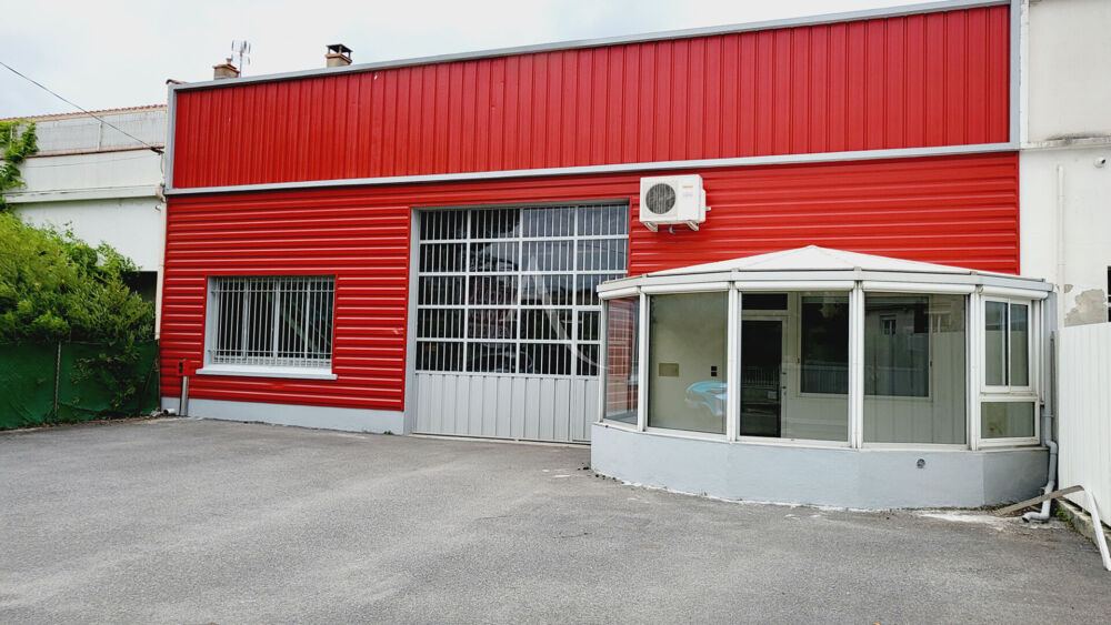   LOCAL AVEC BUREAUX ET PARKING A CARCASSONNE 